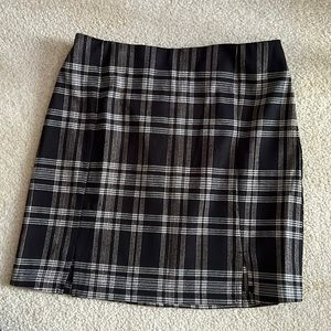 Eyeshadow black grey and white plaid skirt in size 5